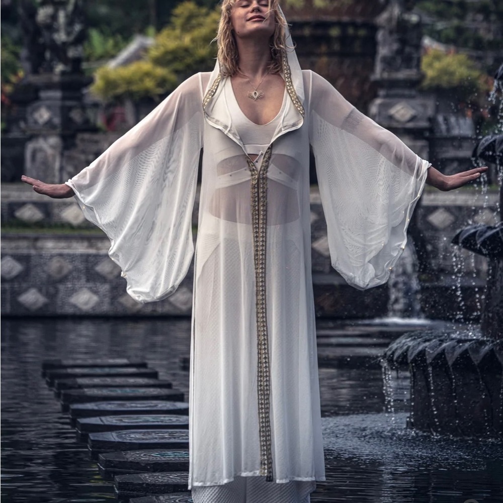 YoshiZen LED White Hooded Oracle Kimono